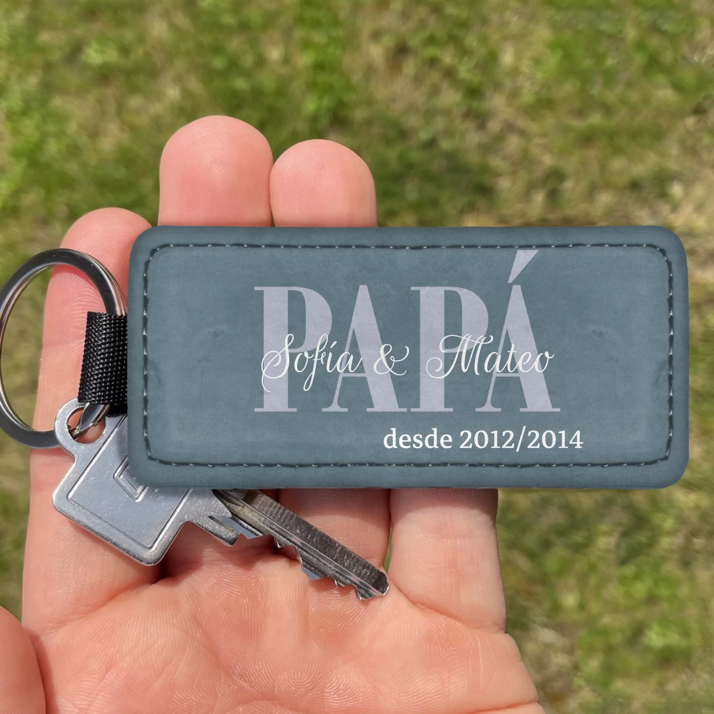 Seres queridos - Llavero personalizado de piel sintética